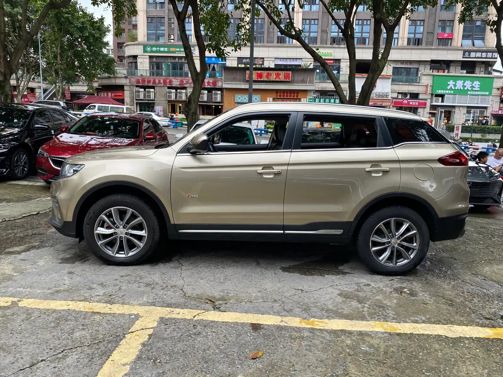 Фото 4 - Geely Atlas