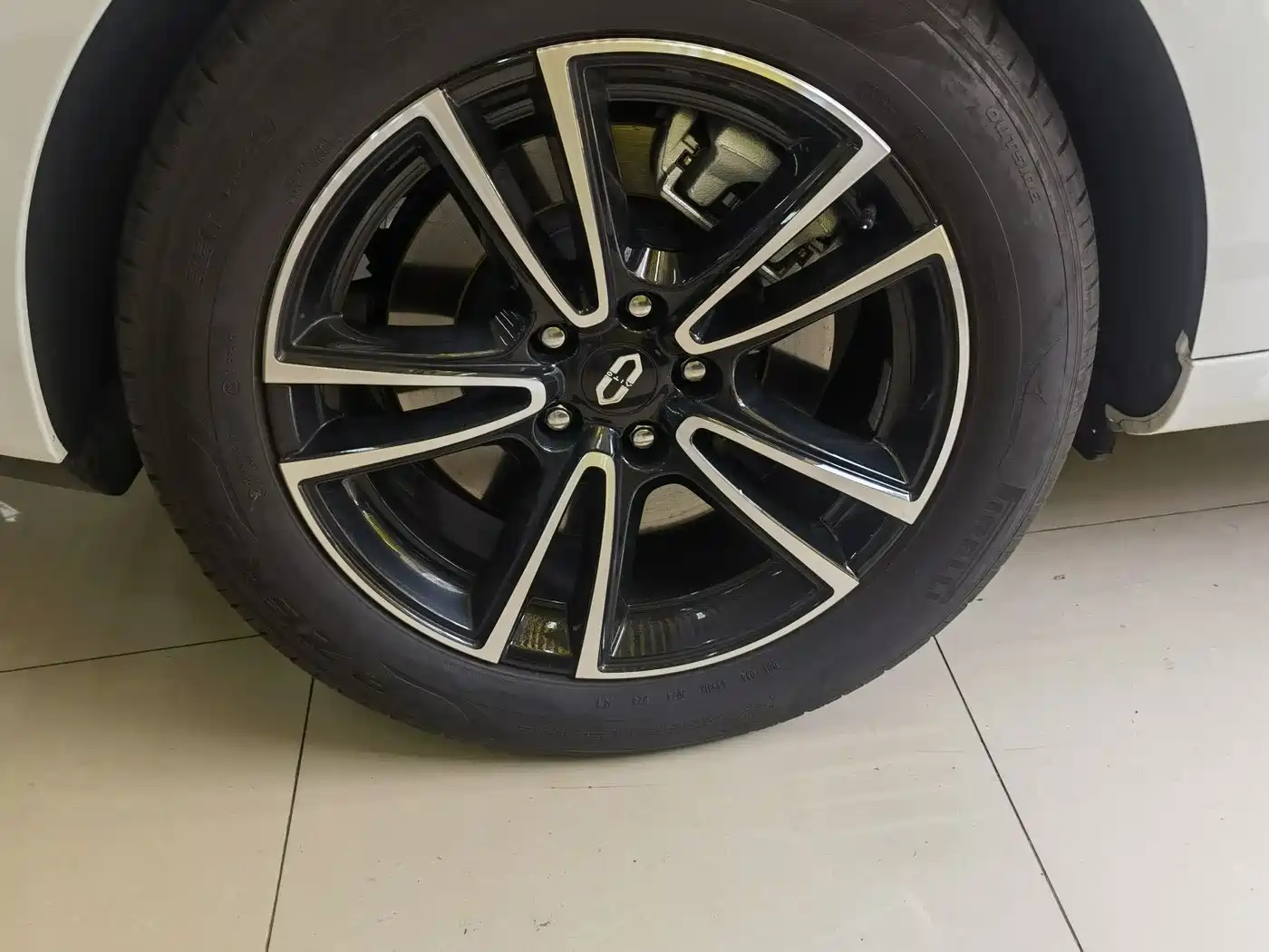 AITO Wenjie AITO M5 2024 Extended Range Max RWD Advanced Smart Driving Edition фото 15