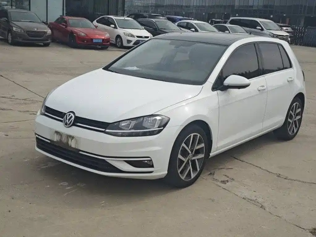 Фото 1 - Volkswagen Golf
