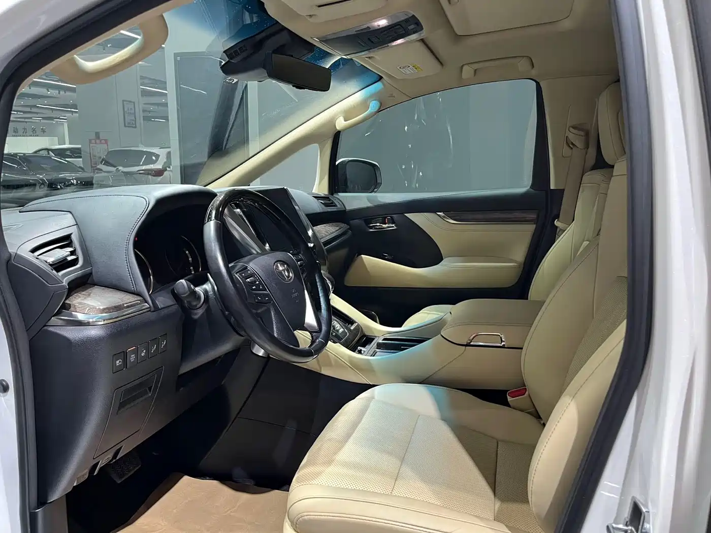 Toyota Vellfire 2021 Crown Hybrid 2.5L HV Premium Edition фото 6