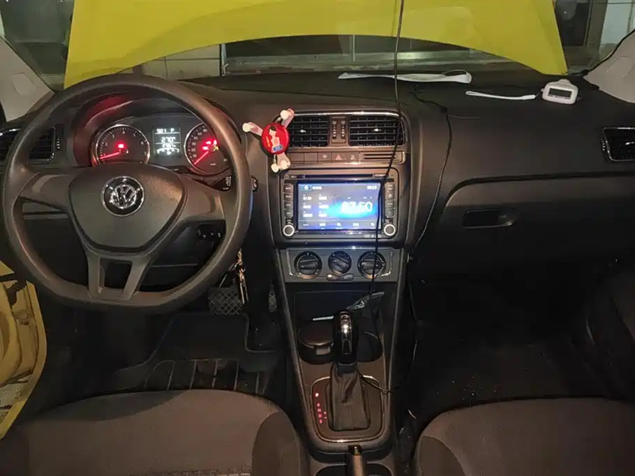 Volkswagen Polo 2014 1.6L Automatic Comfort Edition фото 12
