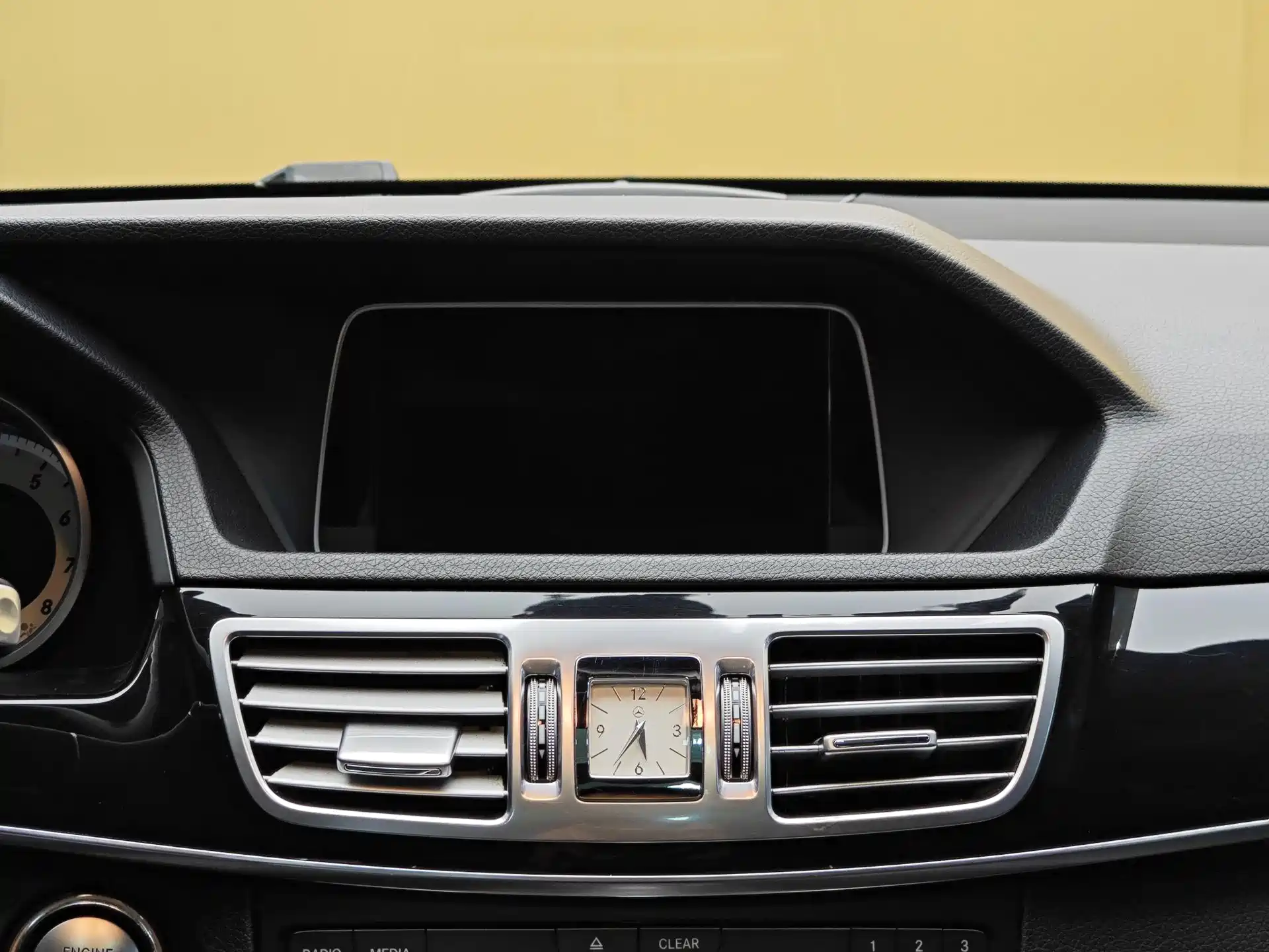 Фото 16 - Mercedes-Benz E-Class