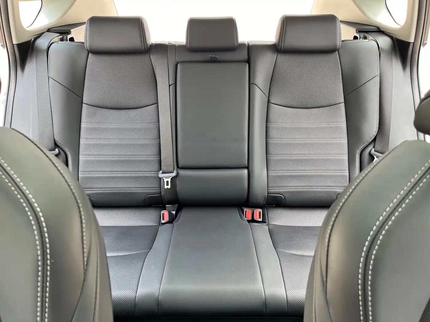 Toyota Wildlander 2023 Hybrid 2.5L E-CVT AWD Premium Edition фото 12