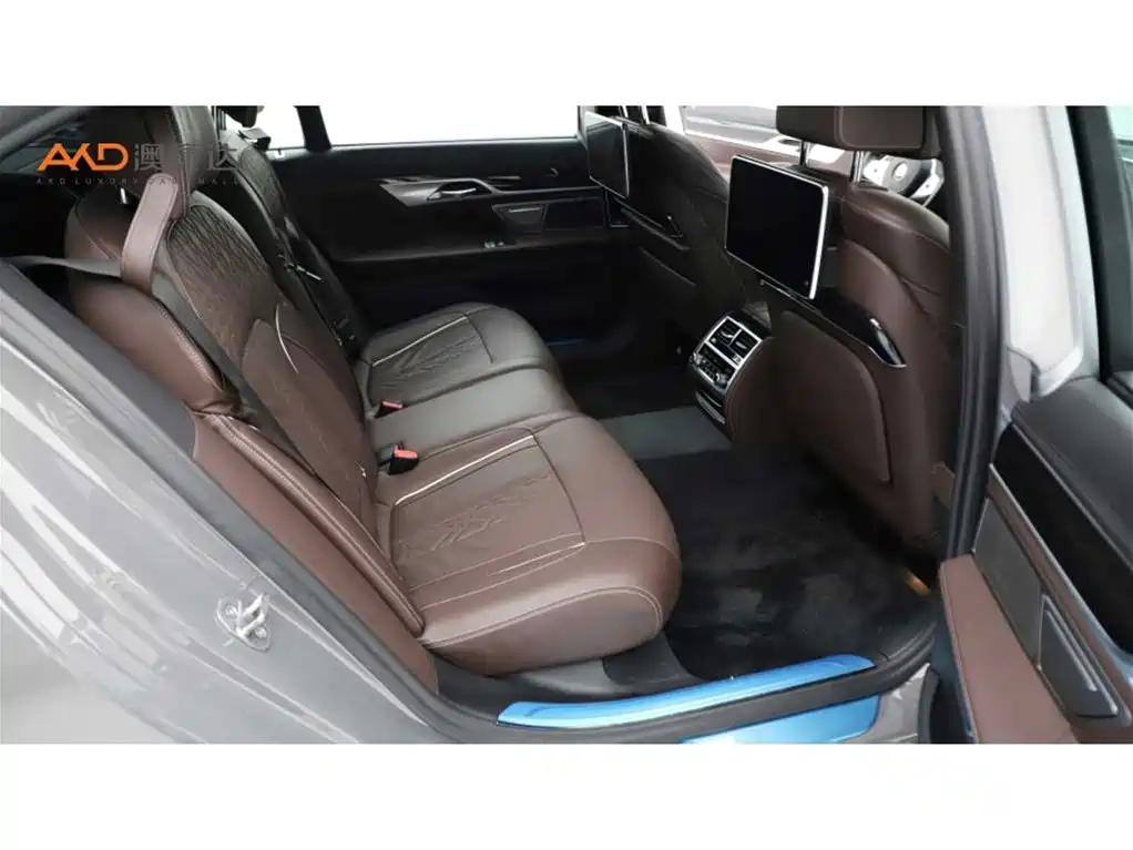 BMW 7 Series 2019 740Li Exclusive M Sport Package фото 8