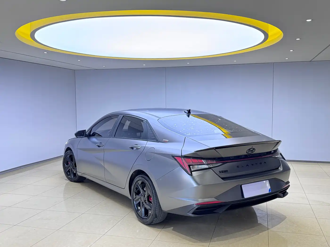 Hyundai Elantra 2022 1.5L CVT LUX Premium Edition фото 4