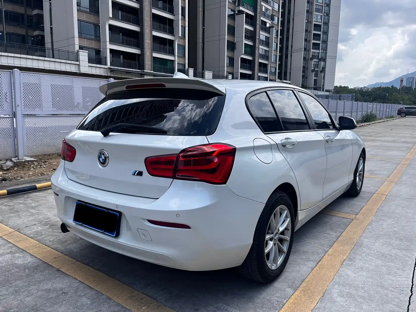 BMW 1 Series (Import) 2016 118i Leading фото 9