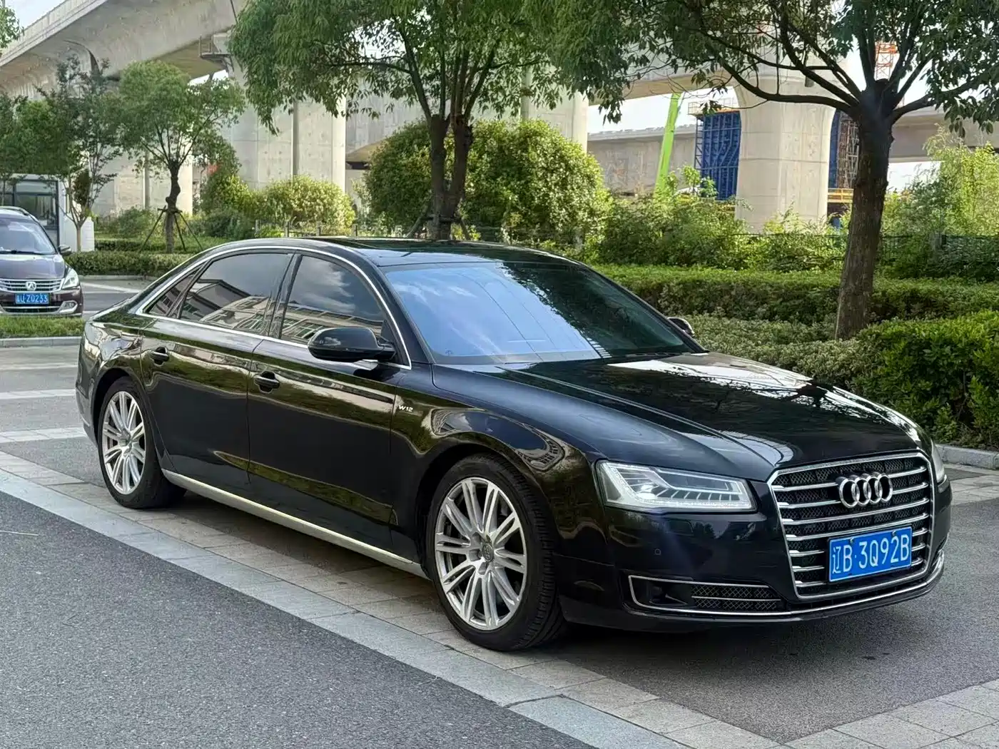Audi A8 2012 A8L 6.3 FSI W12 quattro фото 3