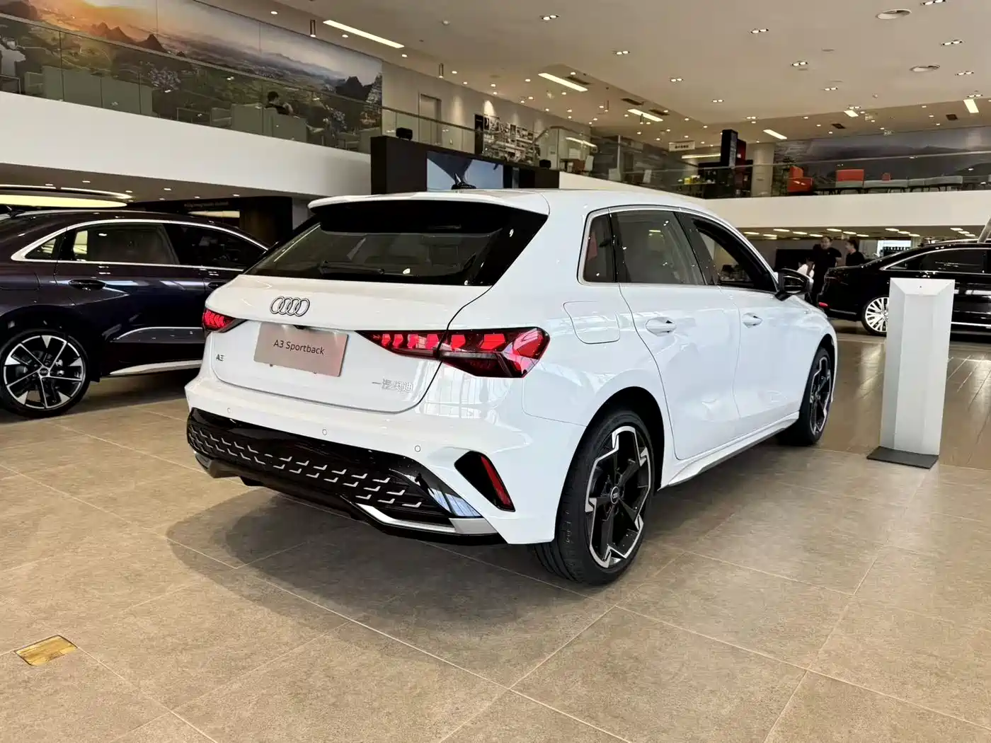 Audi A3 2025 Facelift Sportback 35TFSI Flying Spur Premium фото 6