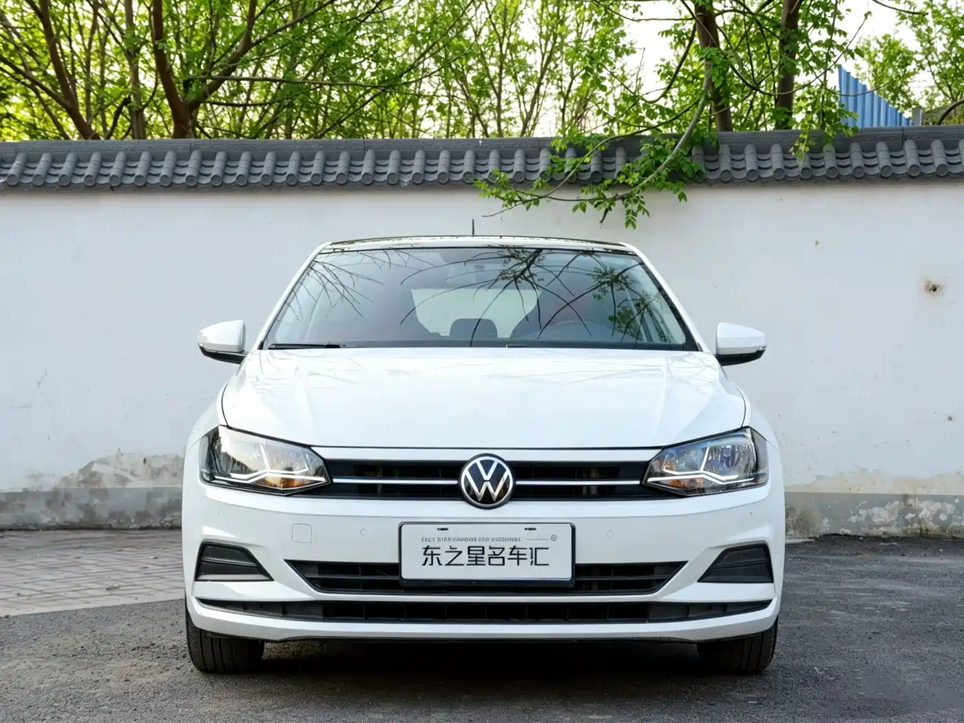 VOLKSWAGEN POLO