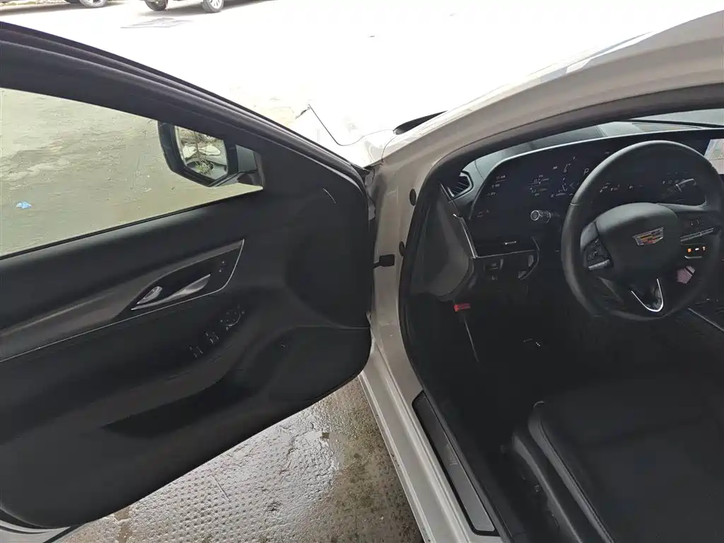 Cadillac CT5 2024 28T Luxury Model Pro фото 16