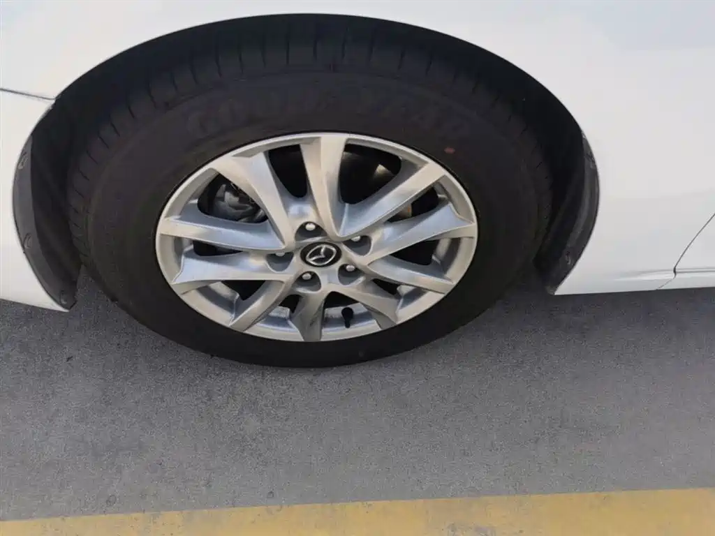 Фото 23 - Mazda Mazda 3