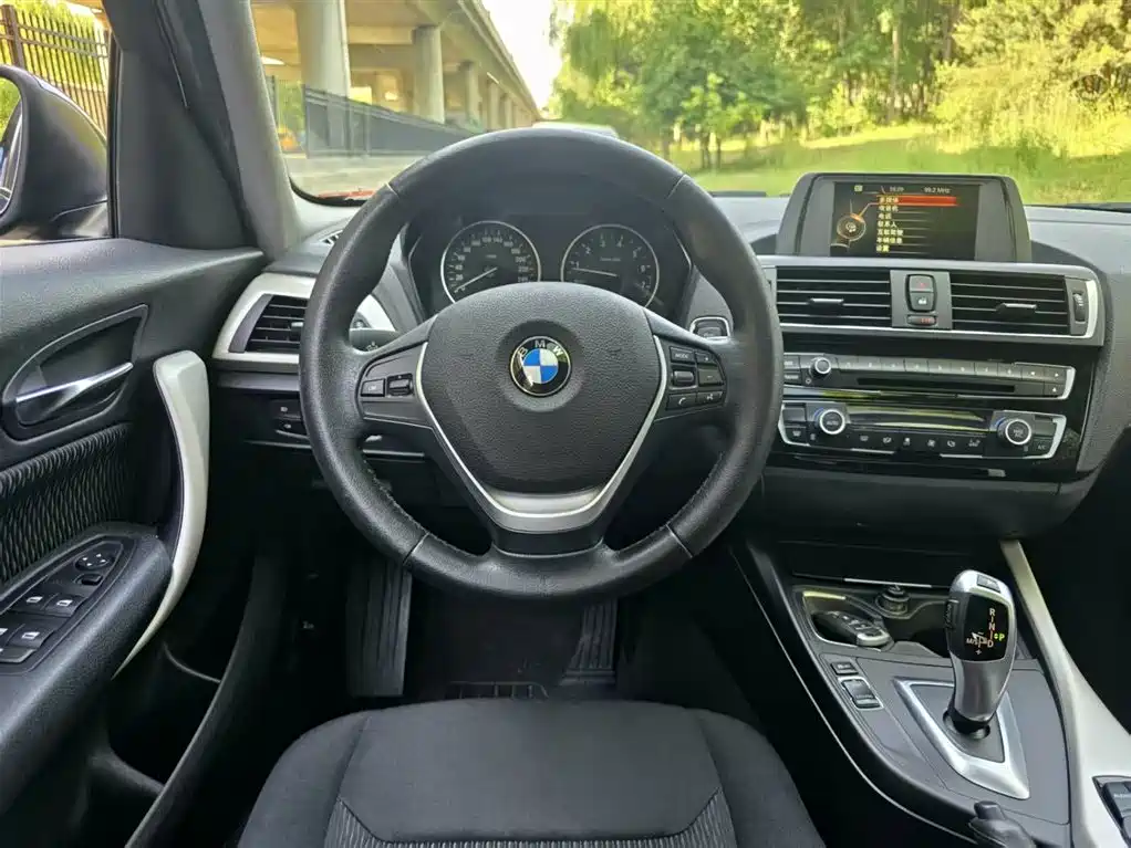 BMW 1 Series (Import) 2015 120i Leading фото 12