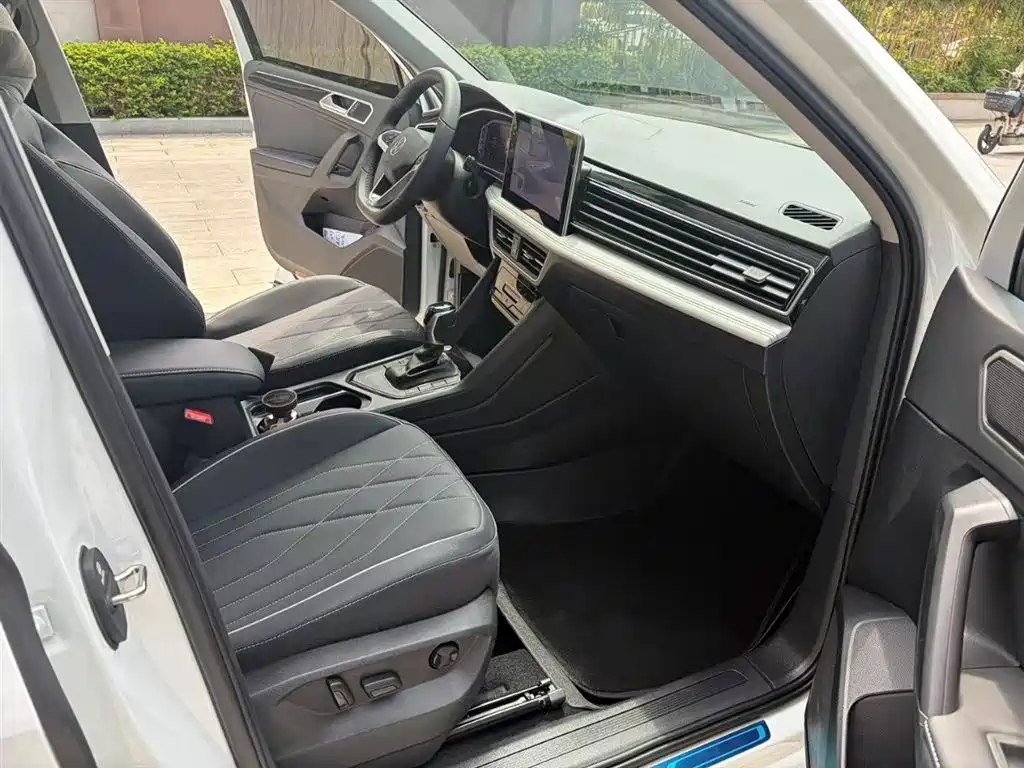 Volkswagen Tiguan L 2025 Model 300TSI Auto 2WD Dragon Edition фото 7