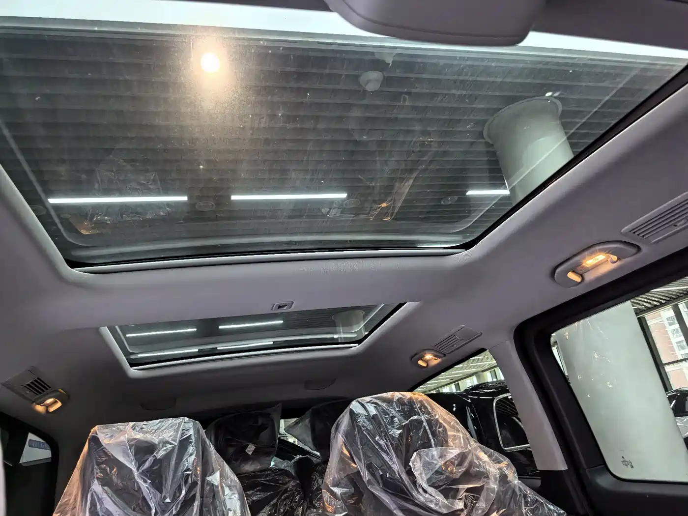 Mercedes-Benz V-Class 2024 V 300 L Long Wheelbase Premium фото 23