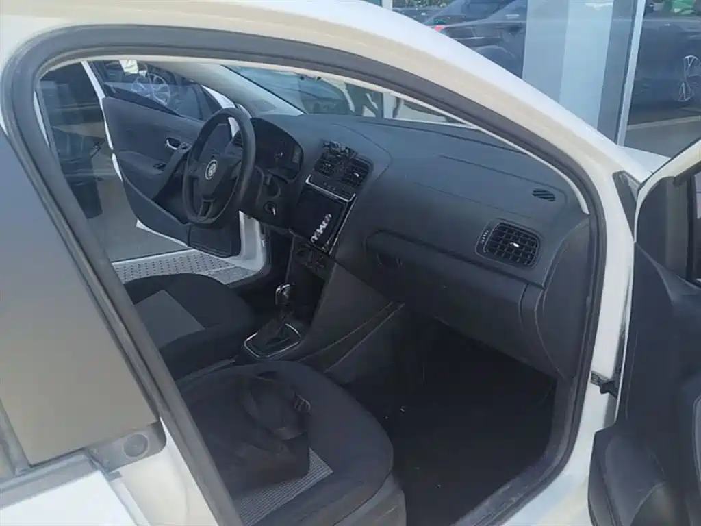Volkswagen Polo 2018 1.5L Auto Safe Drive фото 11