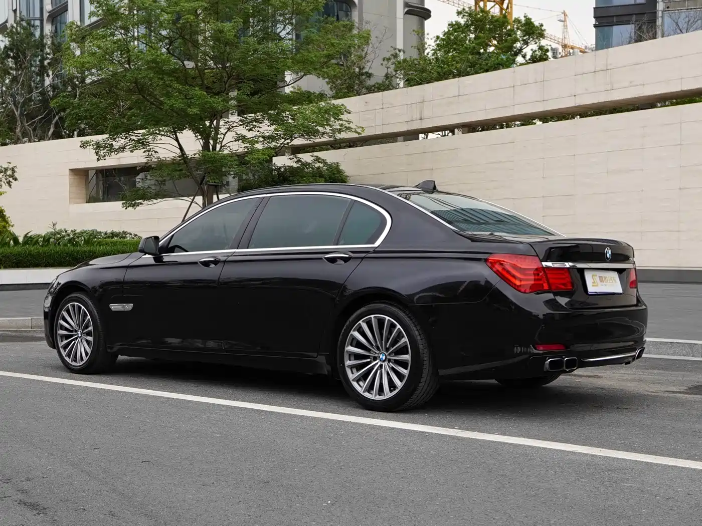 BMW 7 Series 2010 760Li фото 10
