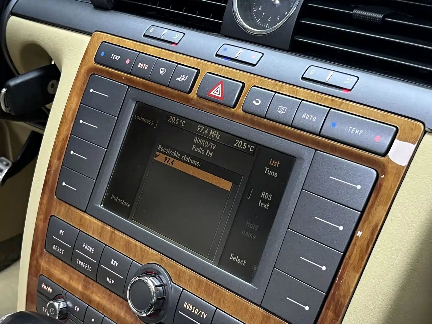 Volkswagen Phaeton 2007 Model 3.2L V6 5-Seat Base фото 13