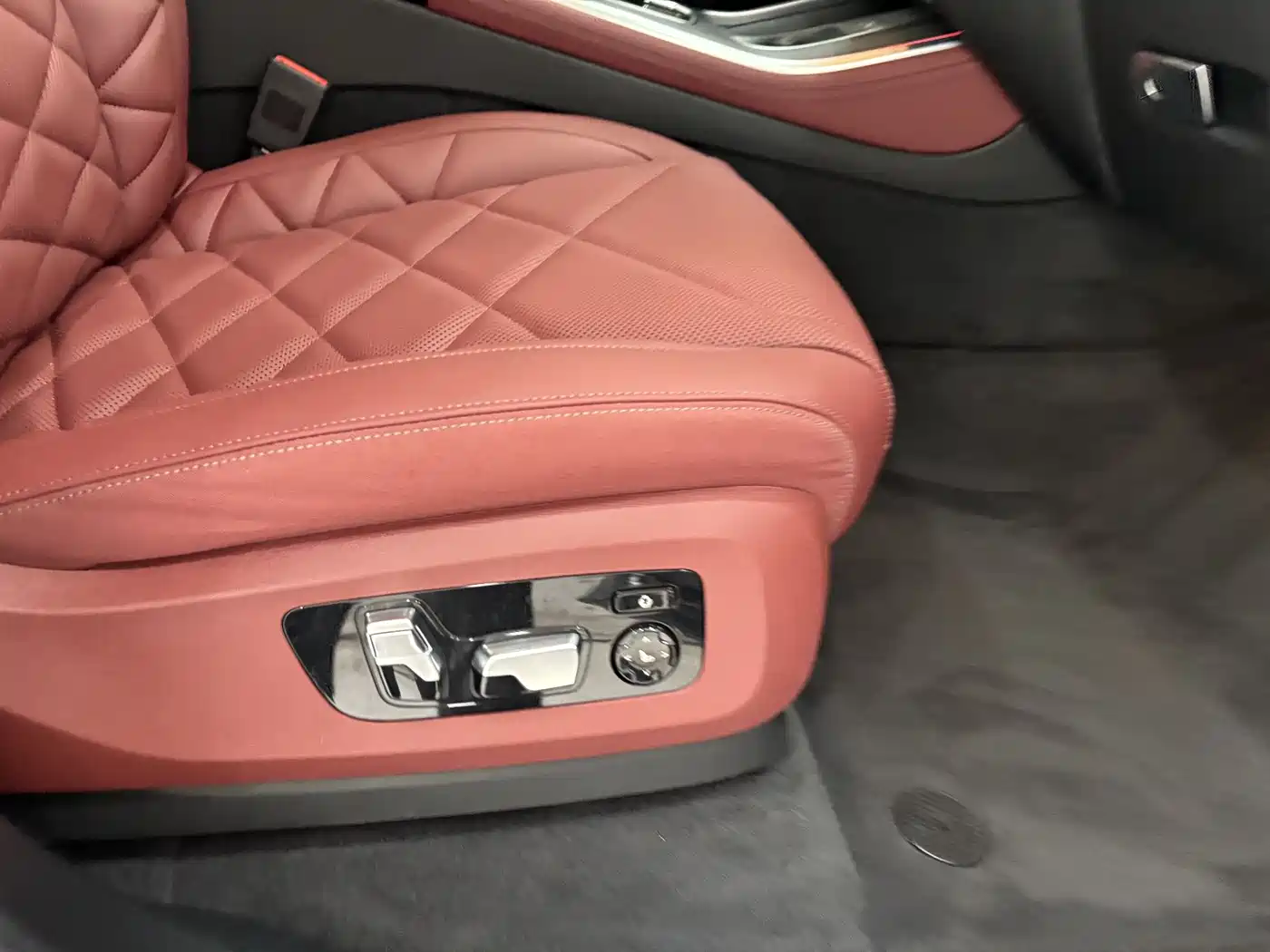BMW X5 2026 xDrive 30Li Luxury M Sport Night Edition Package фото 27