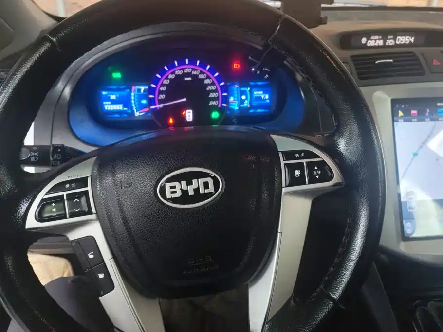 BYD S6 2014 2014 Model 2.0L Manual Premium 5-Seater