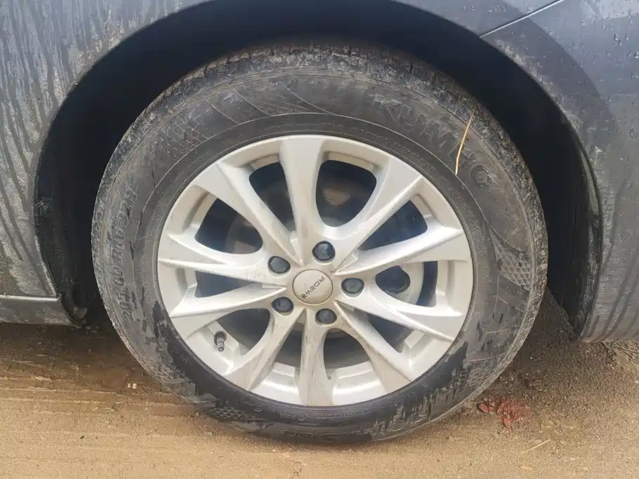 Фото 6 - Roewe i5