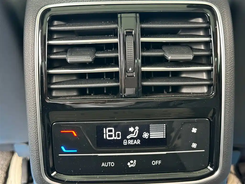 Volkswagen Magotan 2025 Popular Edition 330TSI DSG Luxury фото 12