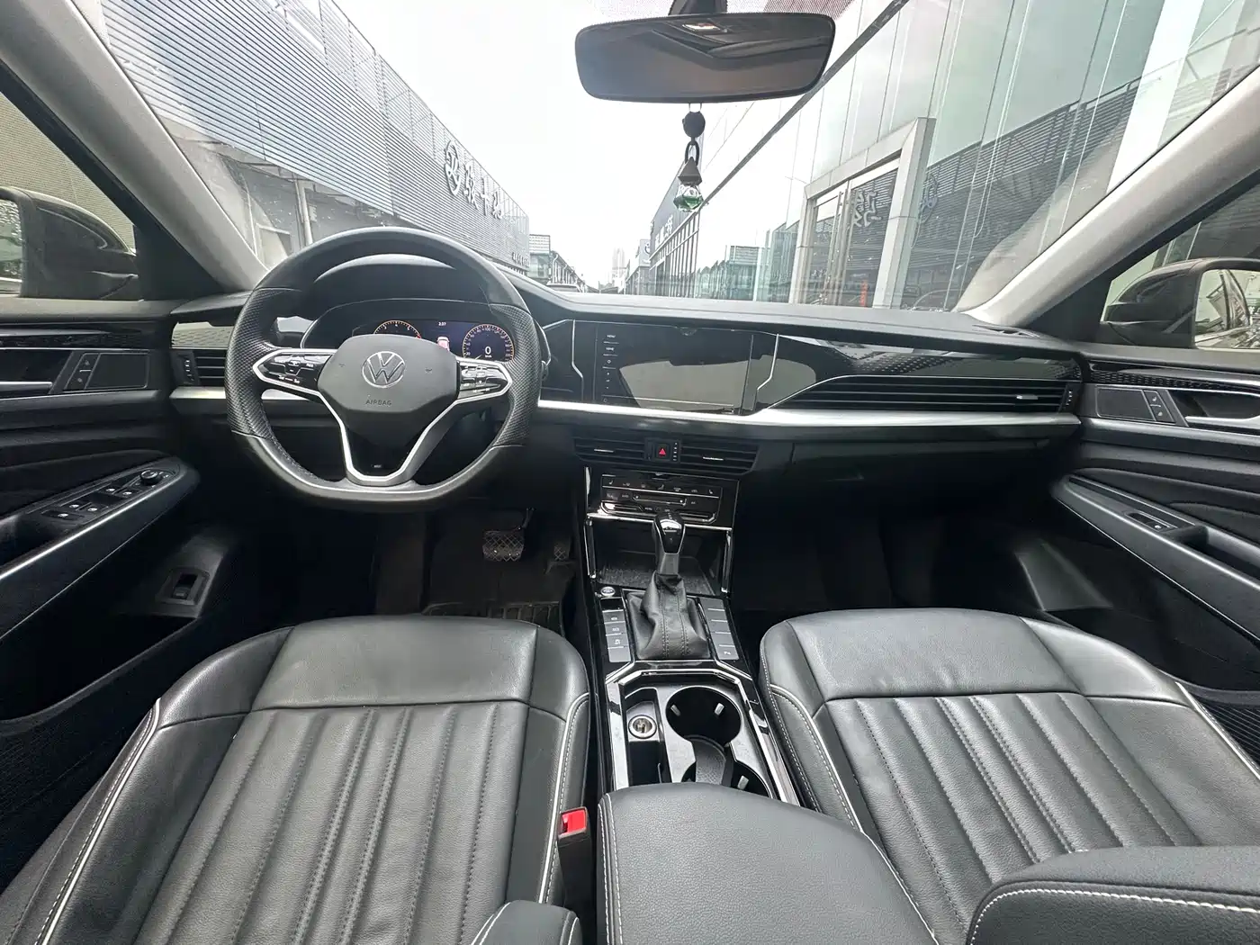 Volkswagen Passat 2023 Facelift 280TSI Starlight Elite Edition фото 5