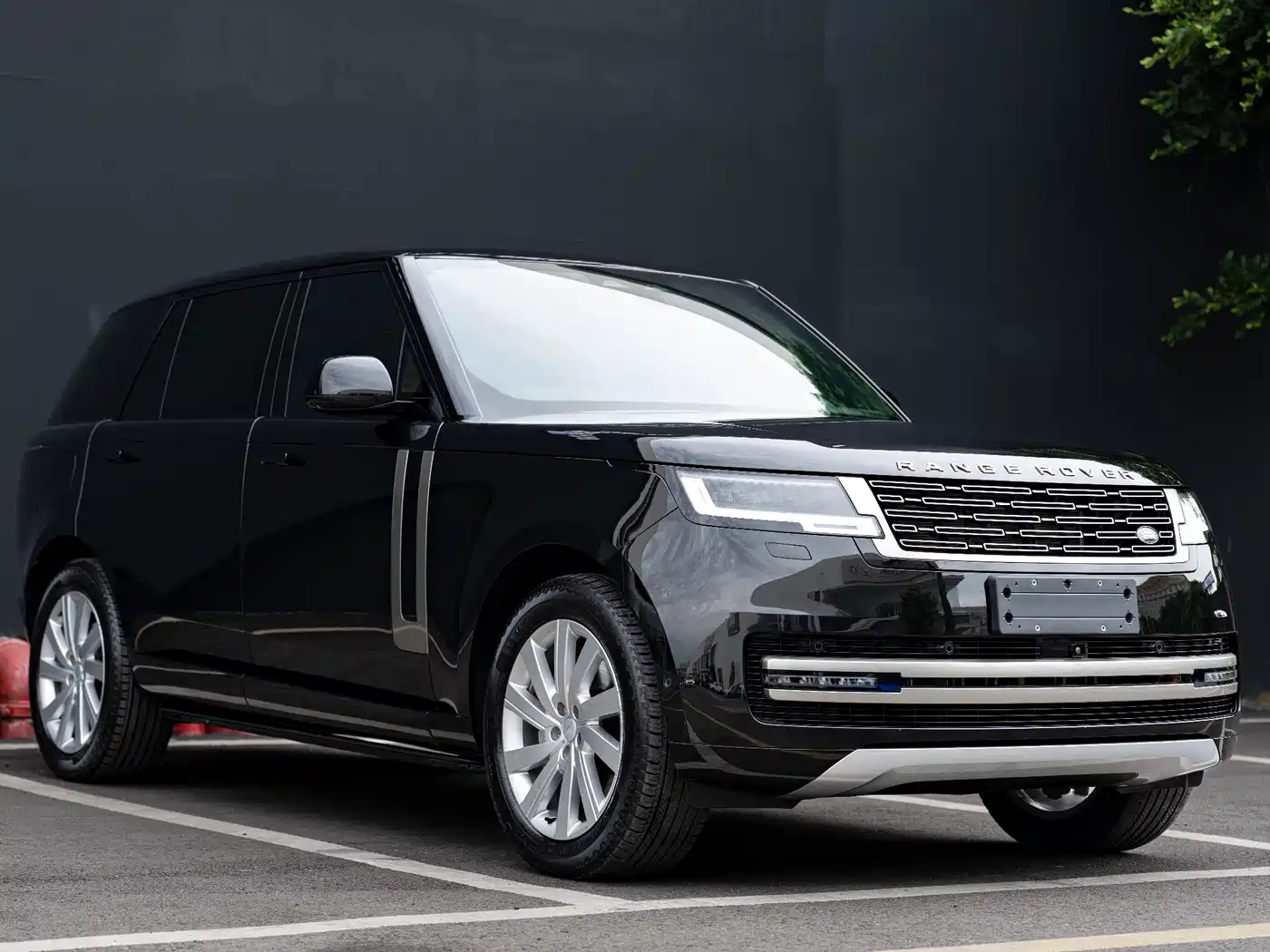 Land Rover Range Rover 2024 3.0 L6 400PS Golden Age Extended 7-Seater фото 2