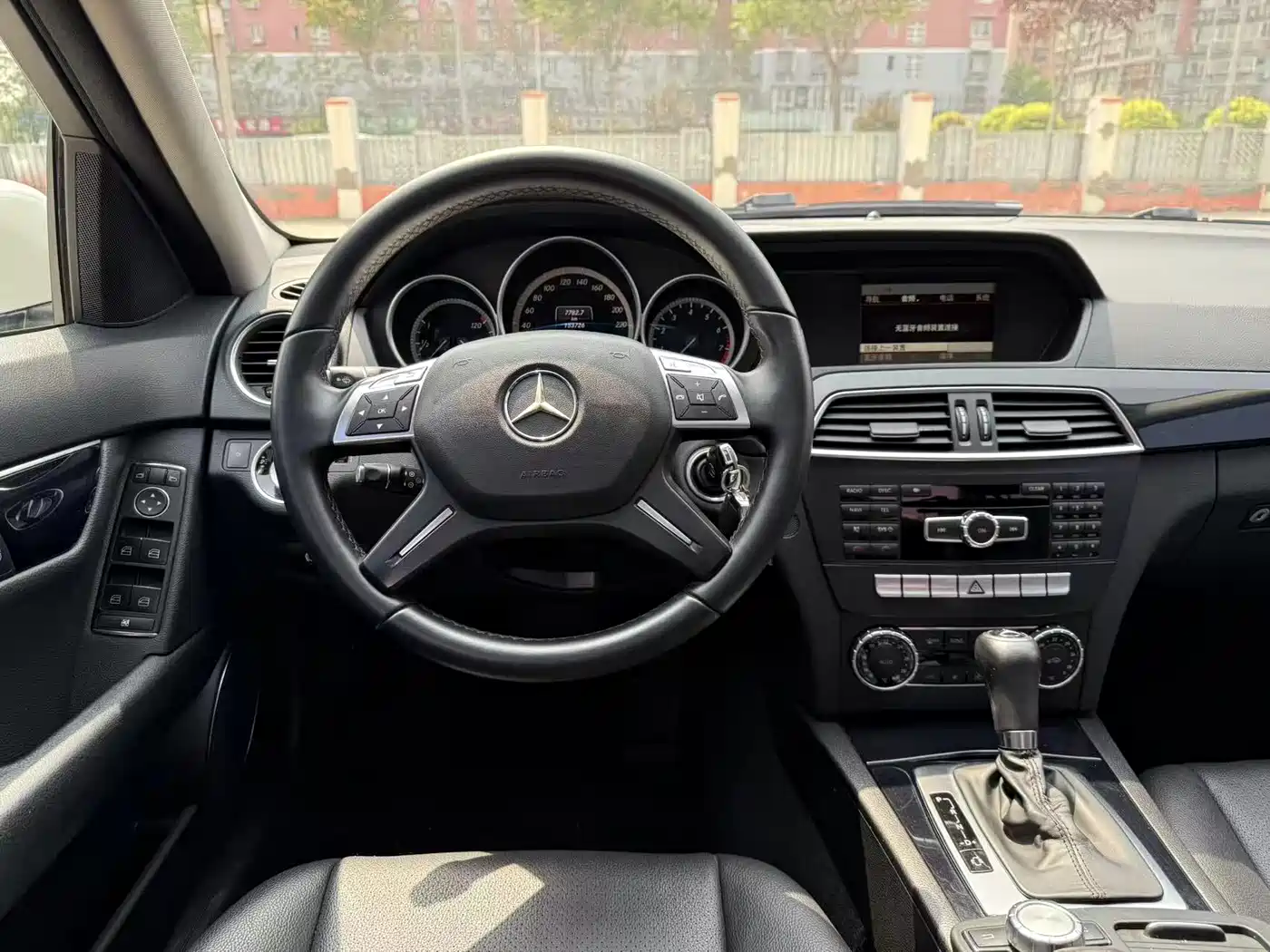 Mercedes-Benz C-Class 2013 Model C 180 CGI Classic фото 12