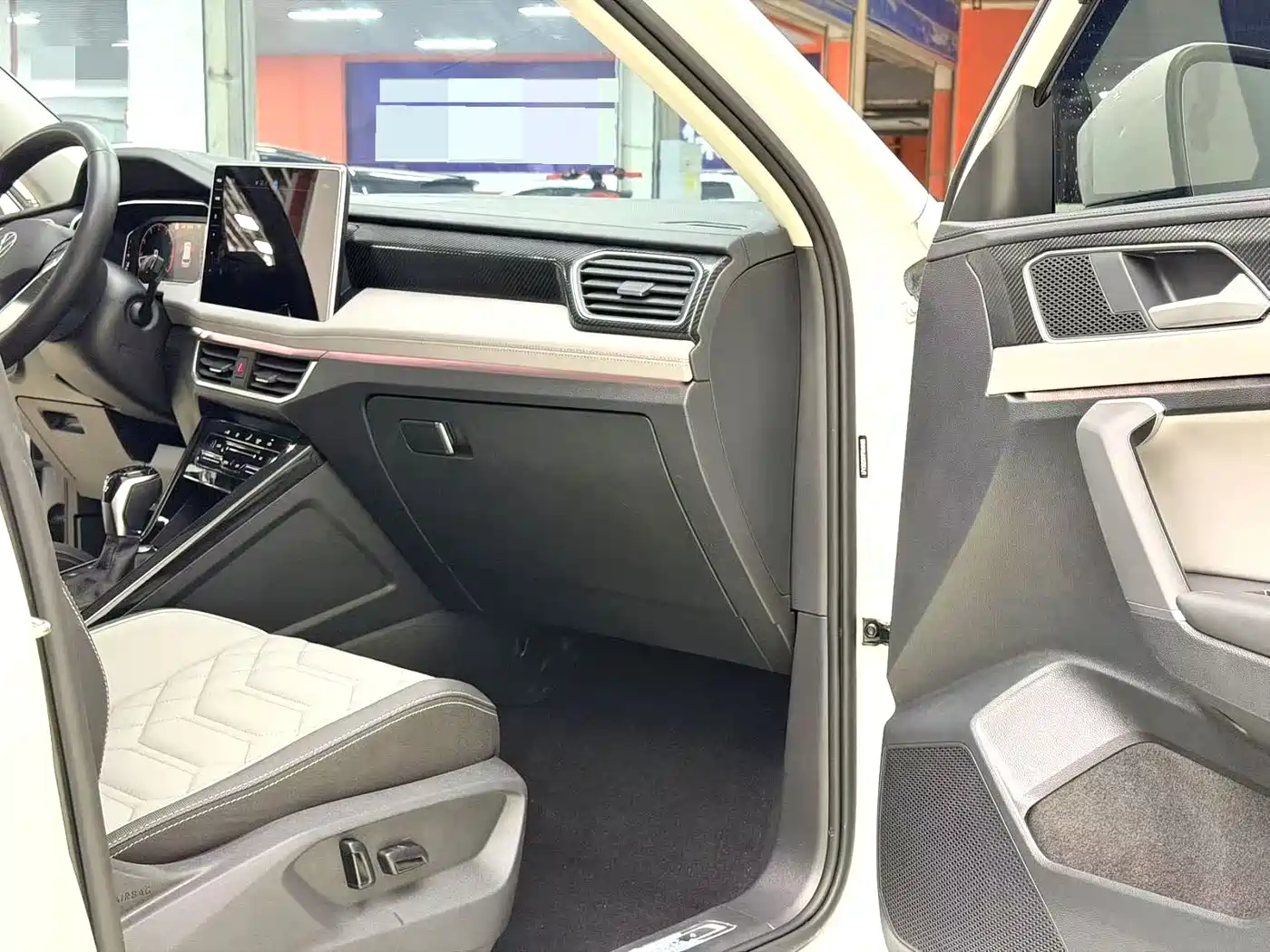Volkswagen Tayron 2023 330TSI 2WD Luxury Plus Advanced Edition фото 9