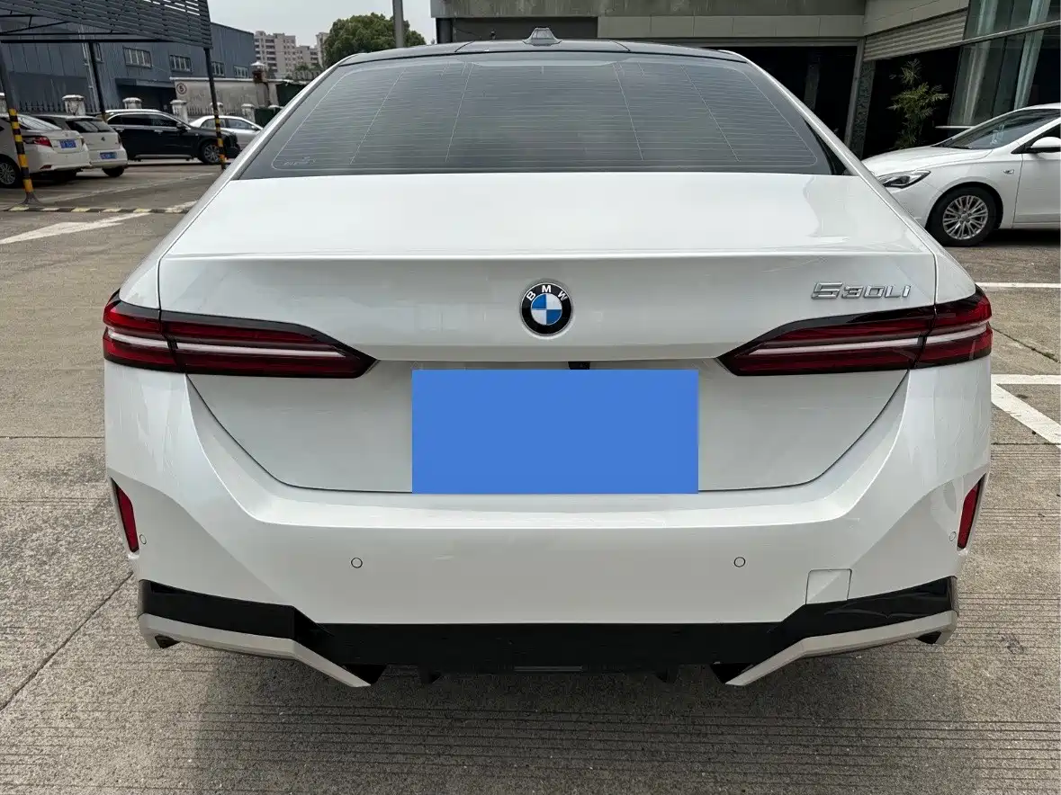 BMW 5 Series 2024 525Li M Sport Package фото 23