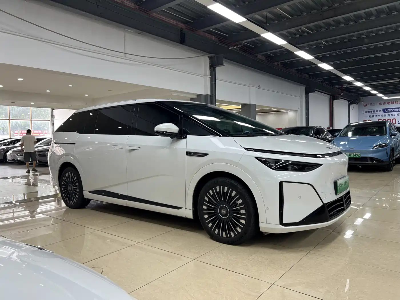 XPeng X9 2025 2025 Extended Range Edition