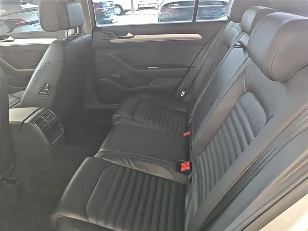 Volkswagen Magotan 2017 330TSI DSG Leading фото 17