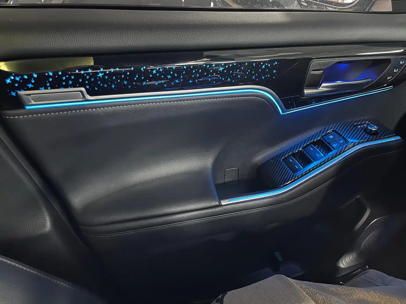 Toyota Crown Kluger 2021 2.5L HEV AWD Flagship Edition фото 12