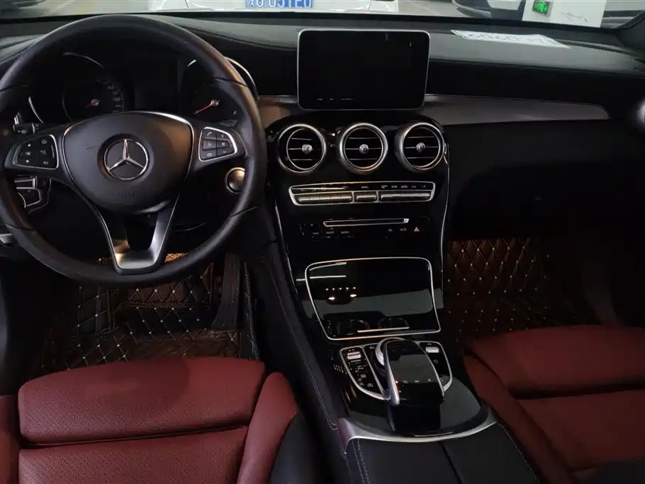 Mercedes-Benz GLC Coupe 2018 GLC 200 4MATIC Coupe SUV фото 12