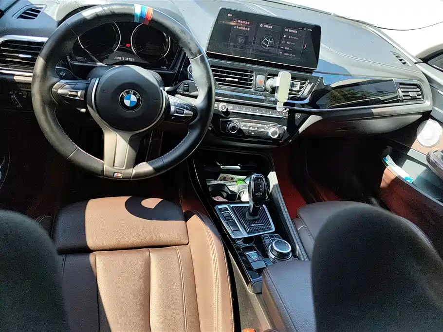 BMW 1 Series 2021 125i M Sport Black Night Edition фото 12