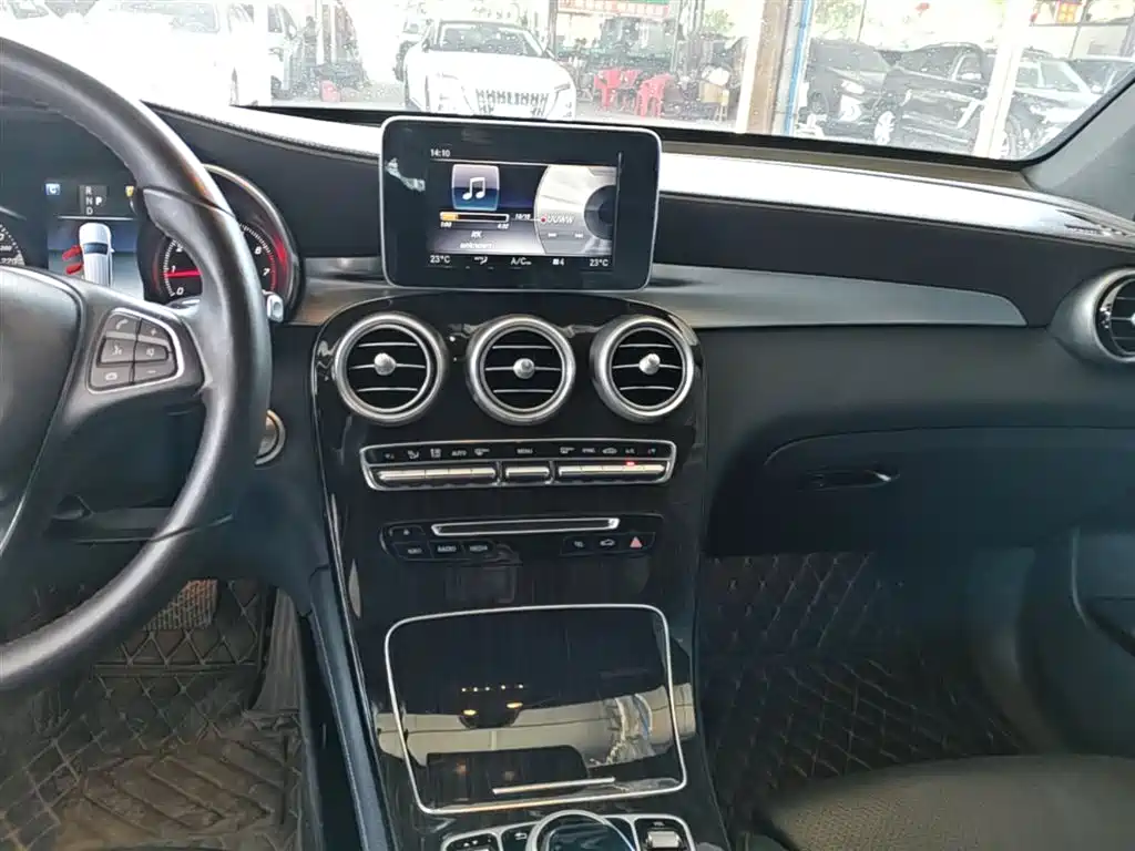 Mercedes-Benz GLC 2018 Facelift GLC 260 4MATIC Dynamic фото 13