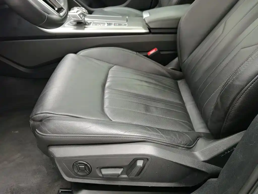Фото 20 - Audi A6L