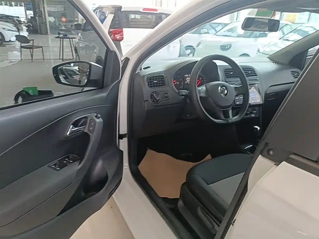 Volkswagen Polo 2018 1.5L Auto Safe Drive фото 16