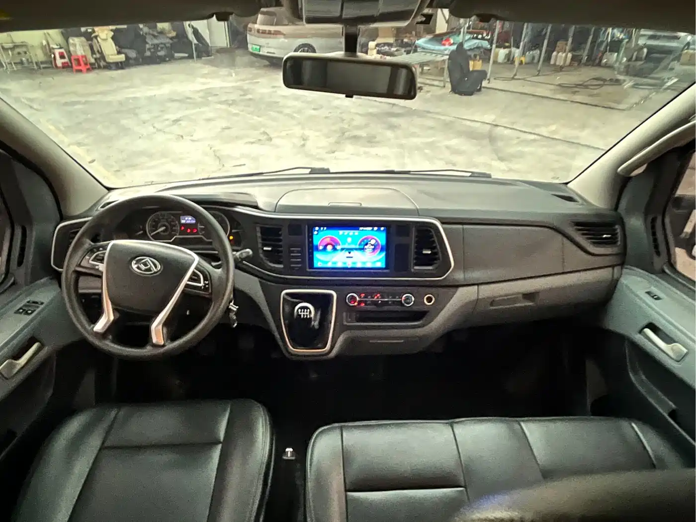 SAIC Maxus Xintu V80 2021 2.0T PLUS Manual Business Travel Edition Long Wheelbase Medium Roof 9 Seats фото 8