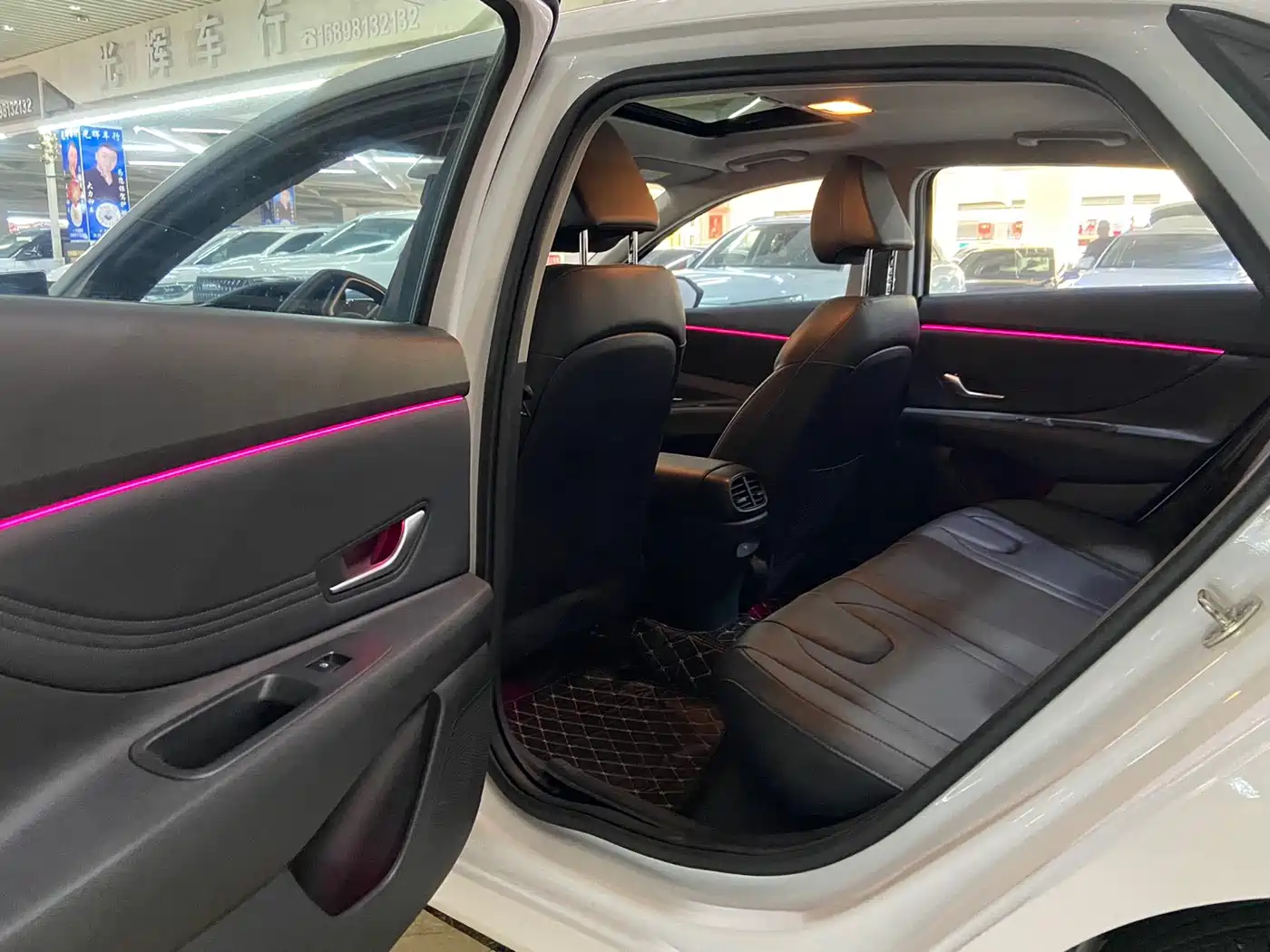 Hyundai Elantra 2023 Model 1.5L CVT LUX Premium Edition фото 8