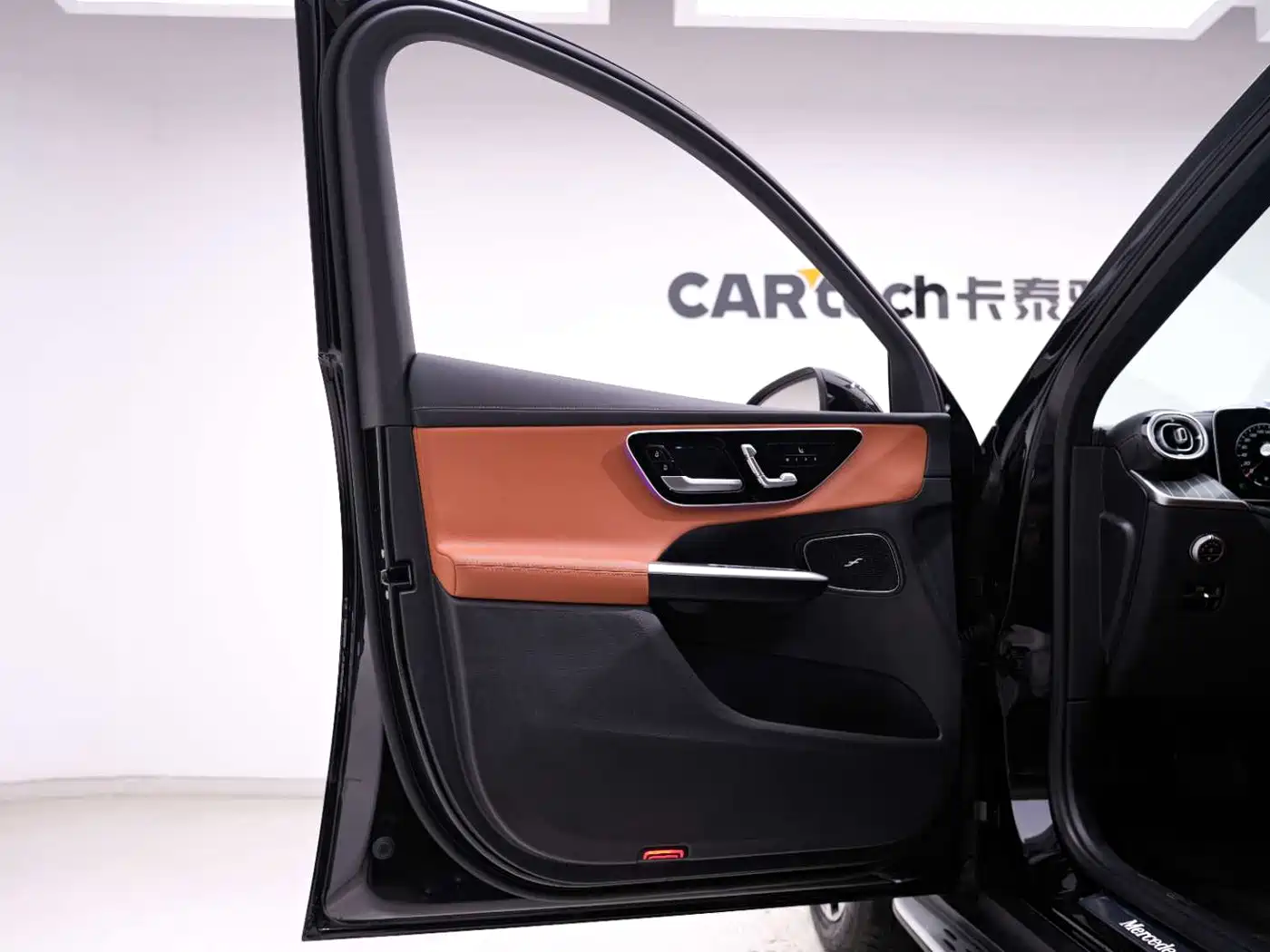 Mercedes-Benz GLC 2023 Facelift GLC 260 L 4MATIC Luxury 7-Seater фото 24