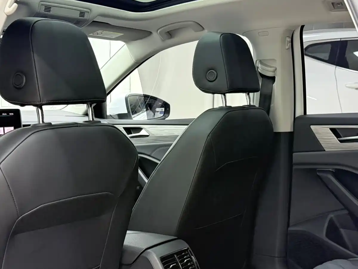 Volkswagen Sagitar 2023 280TSI DSG Surpass Plus Edition фото 8