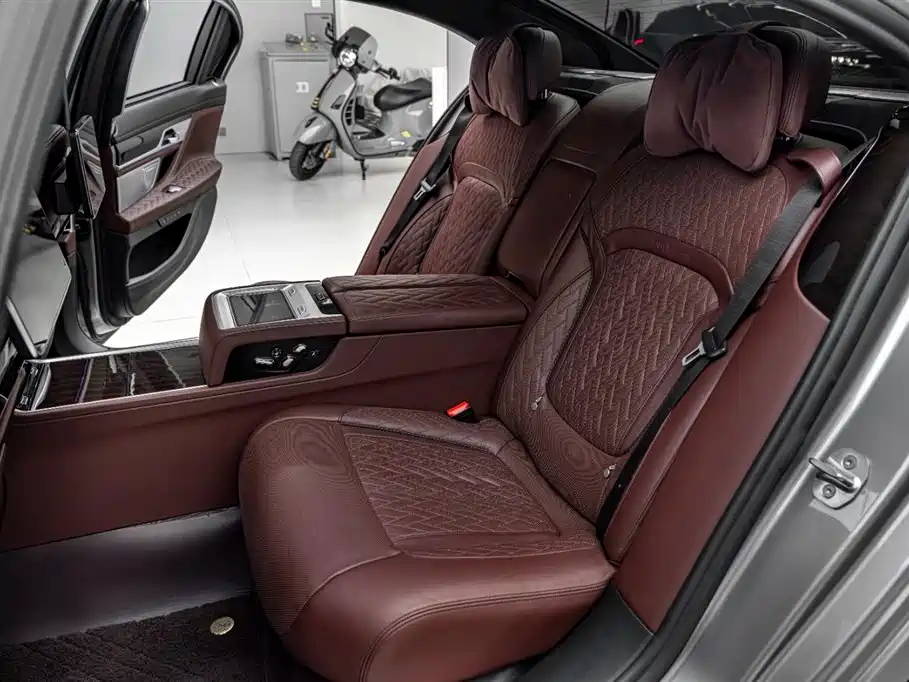 BMW 7 Series 2019 750Li xDrive V8 M Sport Package фото 28