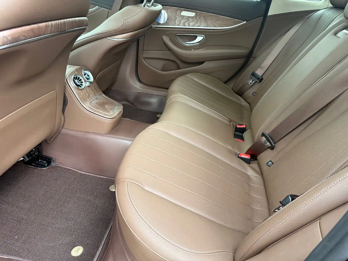Mercedes-Benz E-Class 2023 E 300 L Fashion фото 32