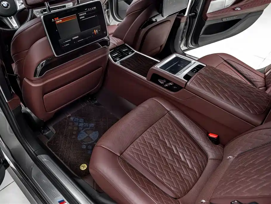 BMW 7 Series 2019 750Li xDrive V8 M Sport Package фото 30