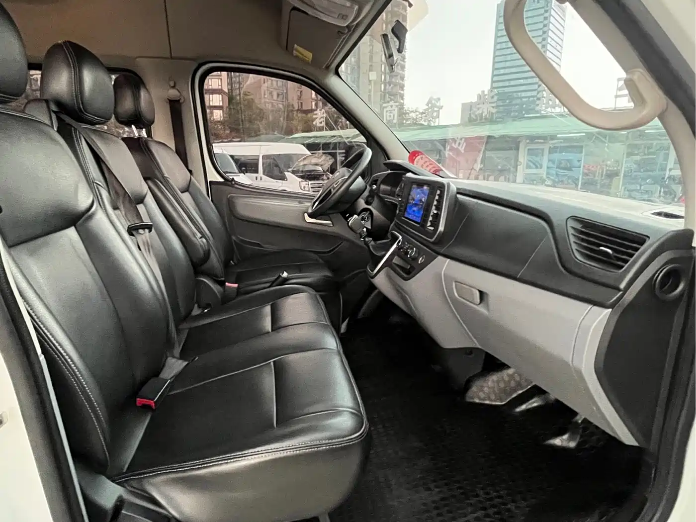 SAIC Maxus Xintu V80 2021 2.0T PLUS Manual Business Travel Edition Long Wheelbase Medium Roof 9 Seats фото 9