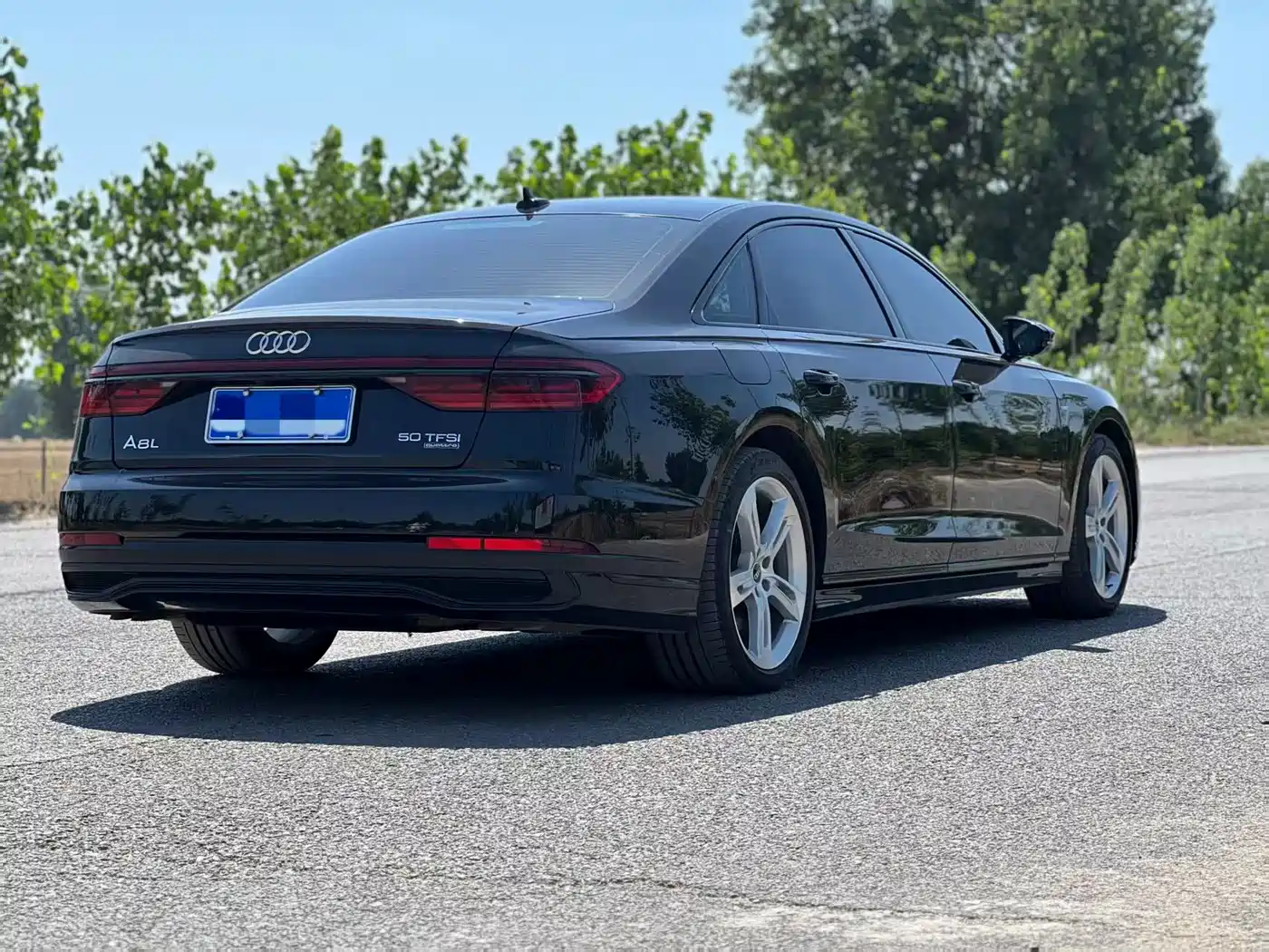 Audi A8 2023 A8L 50 TFSI quattro Exclusive фото 4