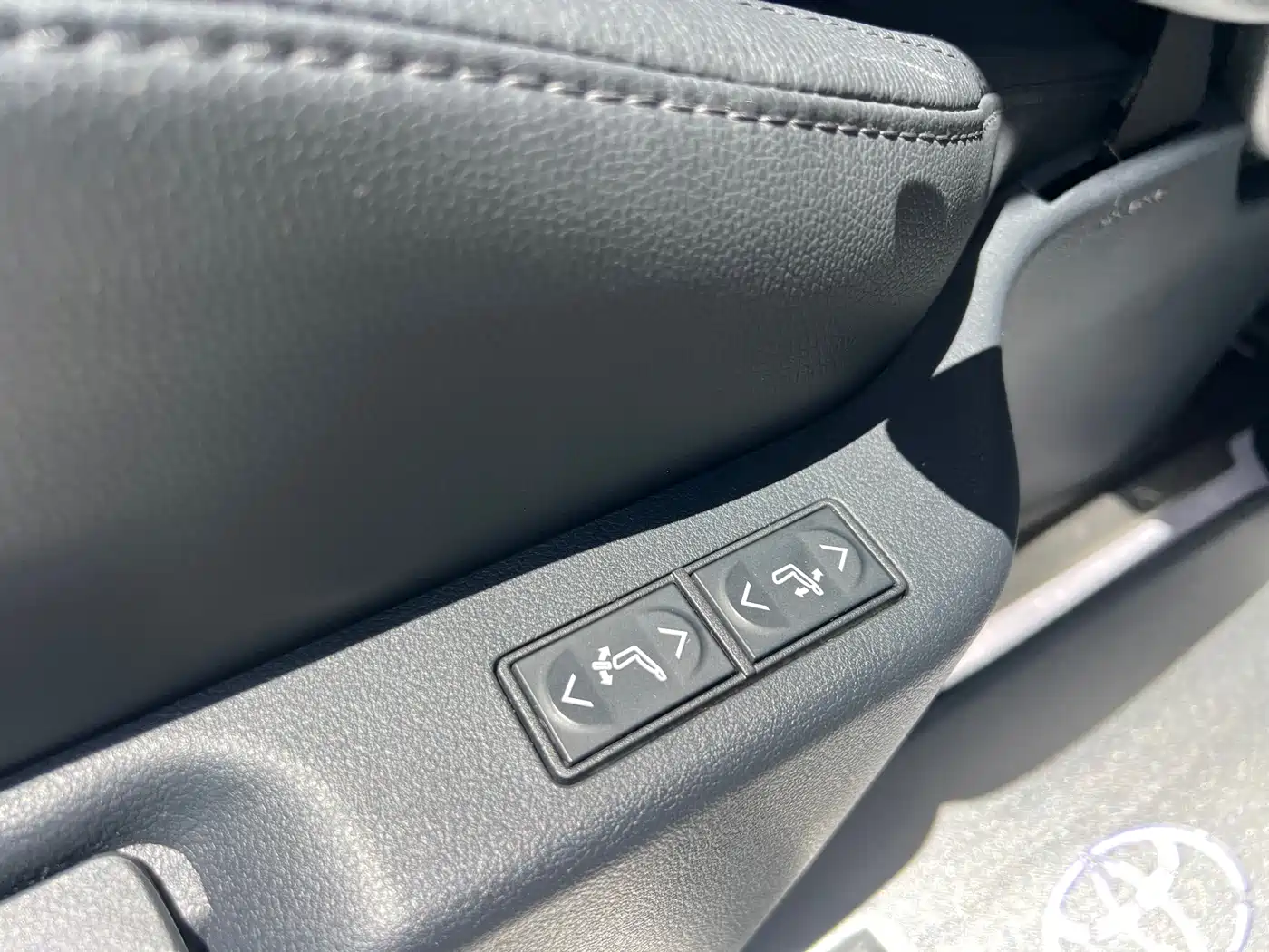 Toyota Sienna 2021 2.5L Hybrid Premium Edition фото 14
