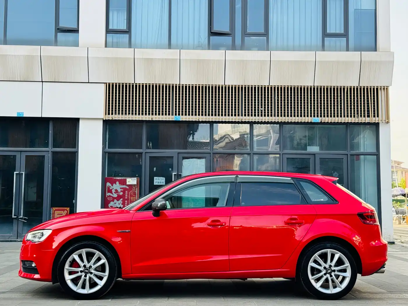 Audi A3 2014 Sportback 35 TFSI Automatic Comfort фото 4