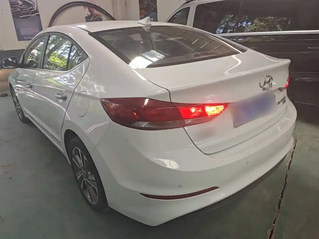 Hyundai Elantra 2016 Model 1.6L Automatic Smart Elite фото 5